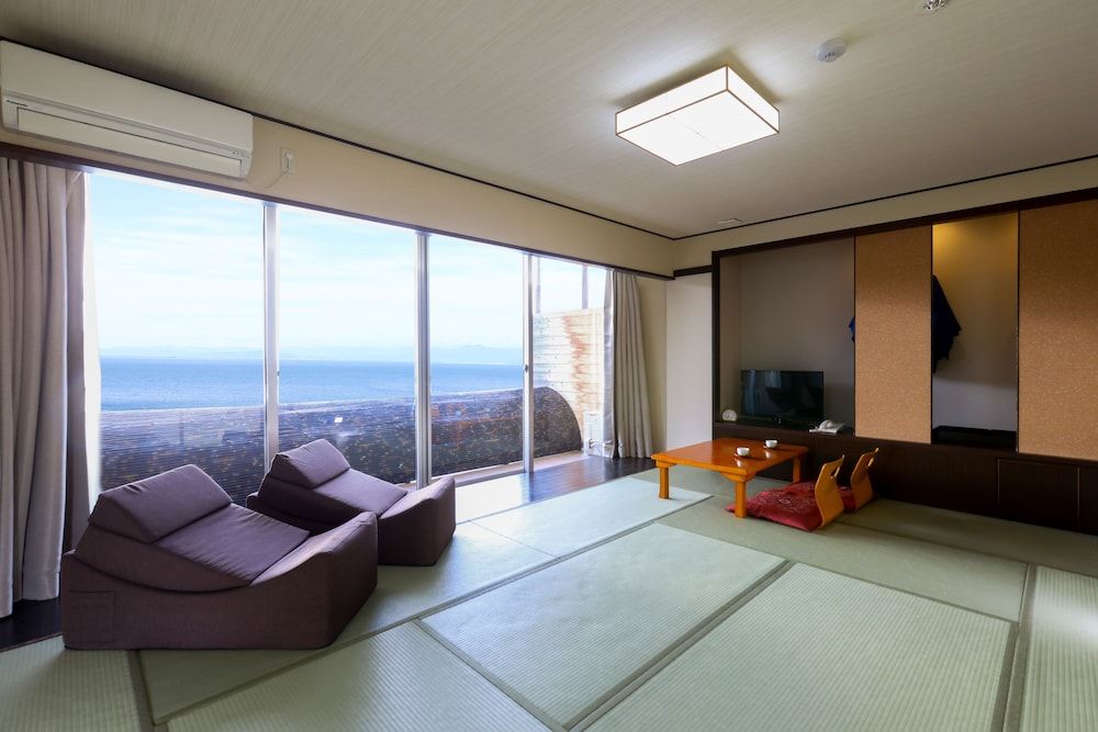 Standard Japanese-Style-Room with 12 Tatami mats (Sea Side) - Shared Bathroom - Non-Smoking