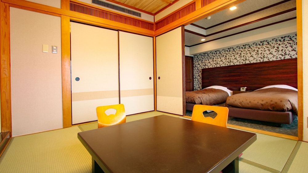 Standard Japanese-Western-Style Twin Room with 6 Tatami Mats (Sea Side) - Indoor Bath - Non-Smoking