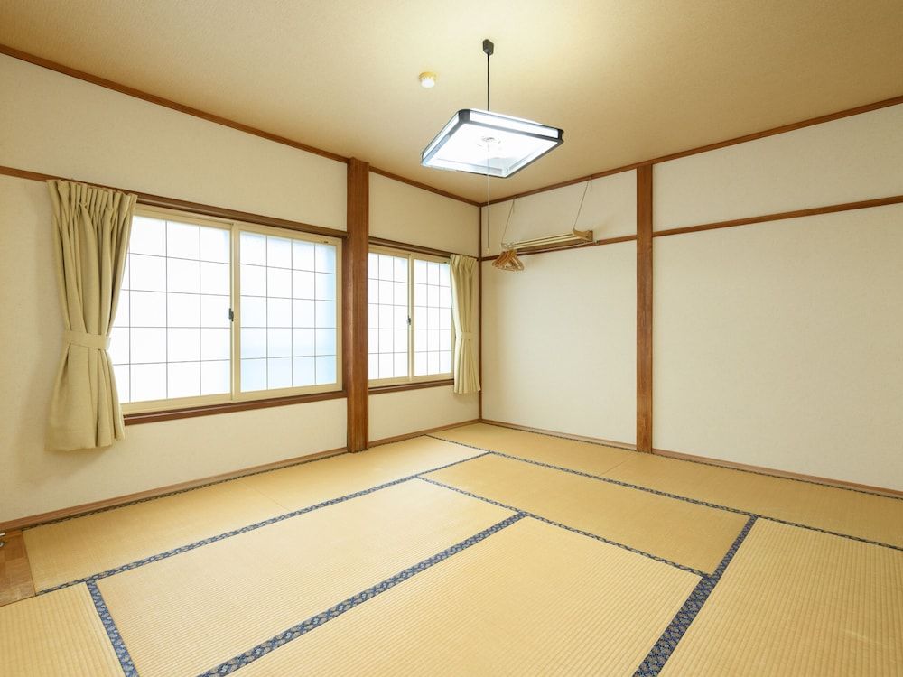 Japanese Room with Shared Washroom - Quadruple (Non-Smoking)