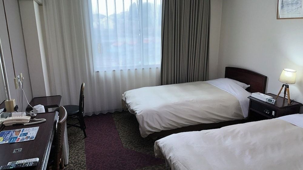 Twin Room, Smoking