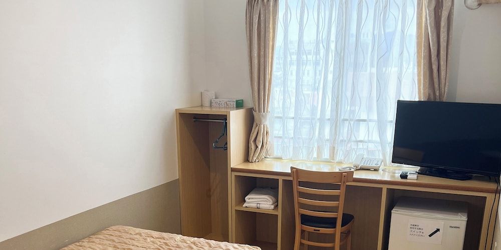 Single Room, Smoking (with Unit Bath)