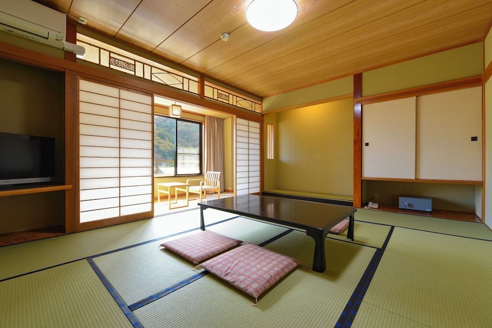 Standard Japanese-Style Room with 10 Tatami Mats - Shared Bathroom - Non-Smoking
