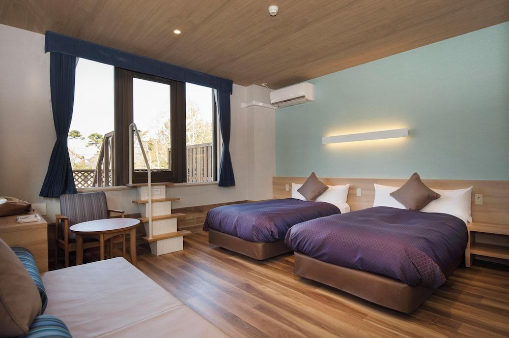 Standard Twin Room With Private Dog Park (Non-smoking)
