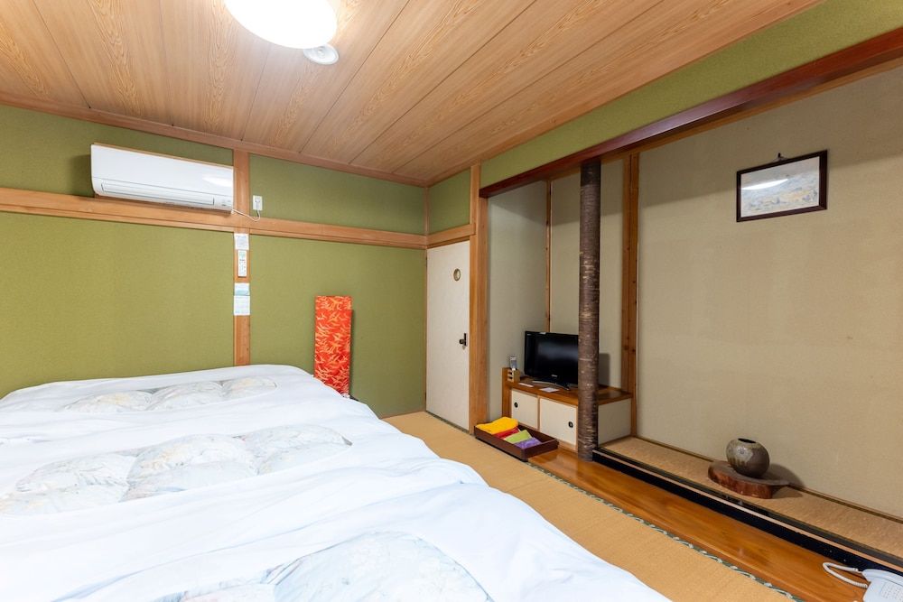 Superior Twin Room, Shared bathroom and toilet
