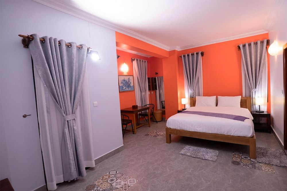 Superior Studio Suite, 1 King Bed, Balcony, City View