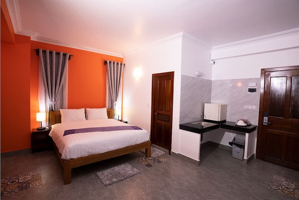 Superior Studio Suite, 1 King Bed, Balcony, City View