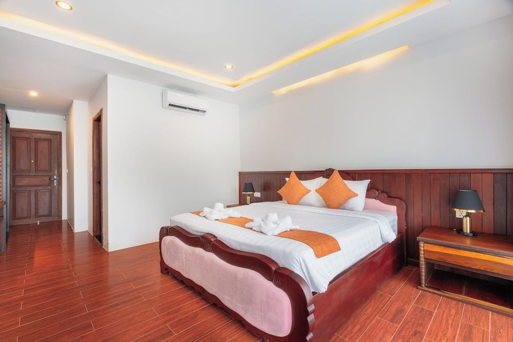 Pich Kunthea Angkor Resort Deluxe Double Room, Balcony, Garden View 11