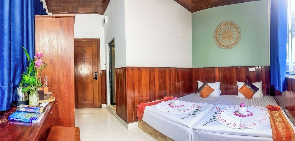 The Center Point Deluxe Twin Room 7