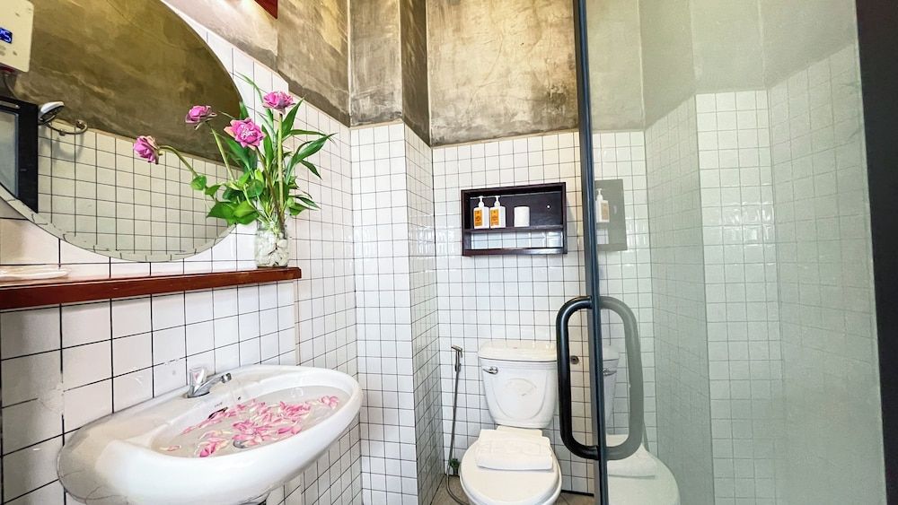 The Center Point Deluxe Twin Room 12