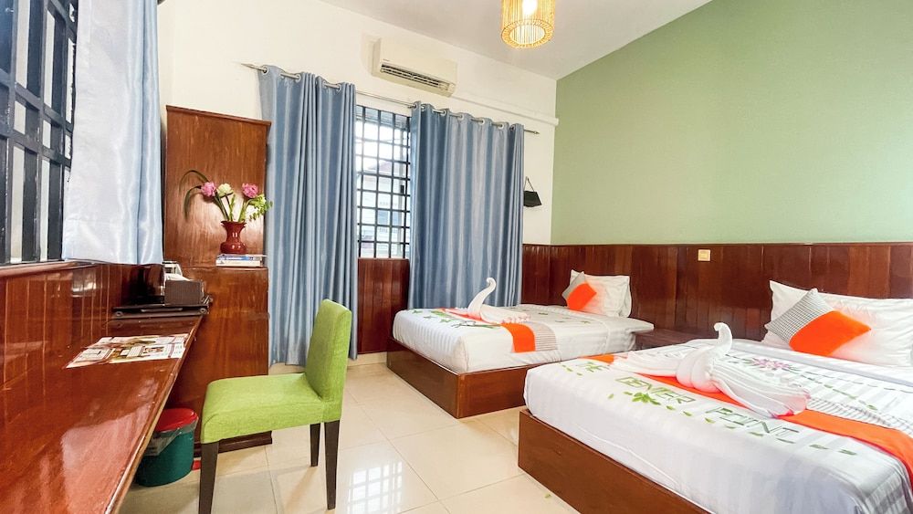 The Center Point Deluxe Twin Room 3