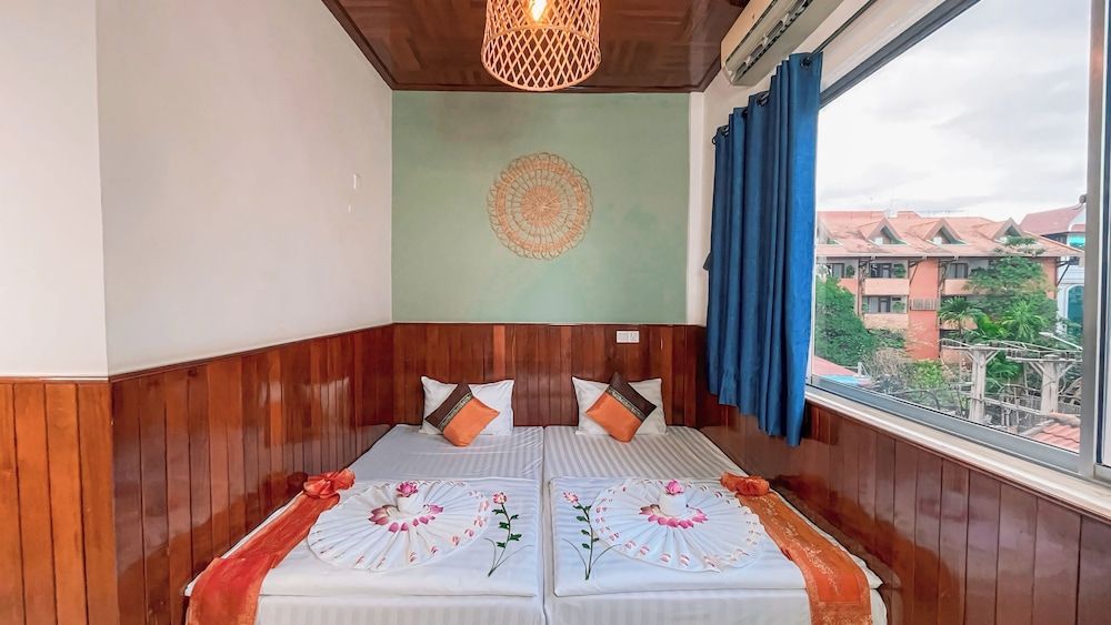 The Center Point Deluxe Twin Room 5