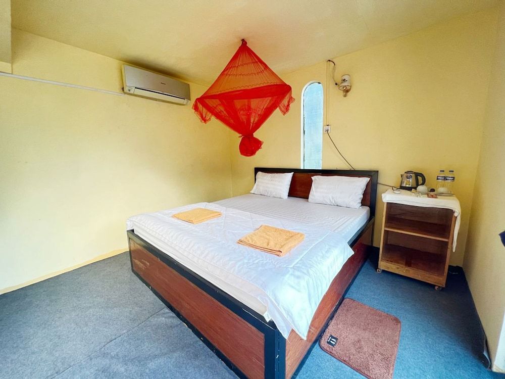 Plankton Bungalow and Camping Basic Double Room, Partial Ocean View 2