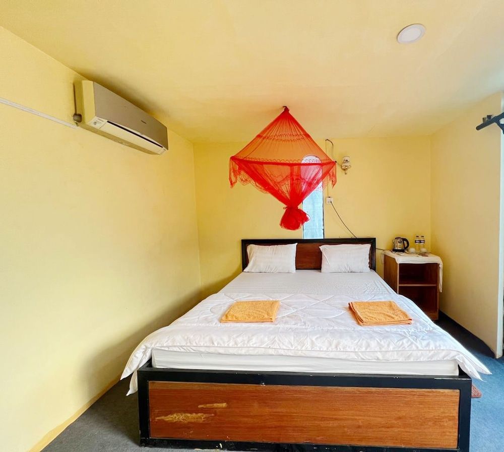 Plankton Bungalow and Camping Basic Double Room, Partial Ocean View 3