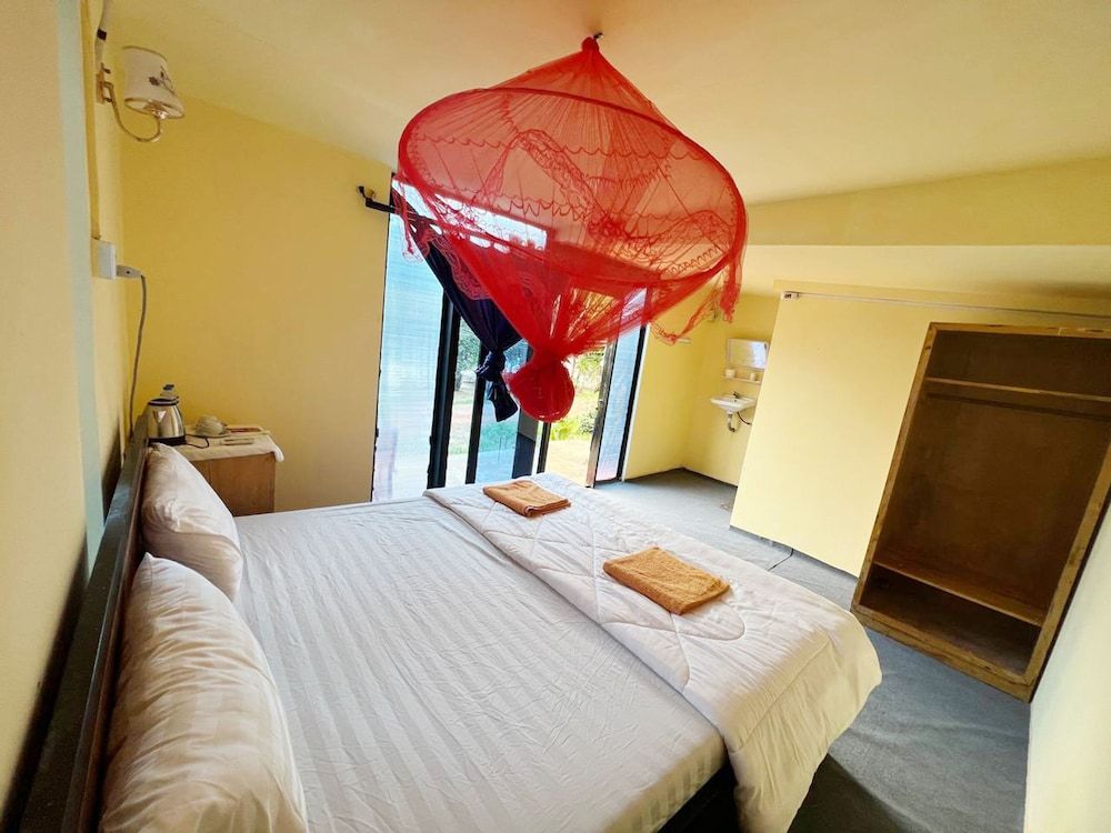 Plankton Bungalow and Camping Basic Double Room, Partial Ocean View 5