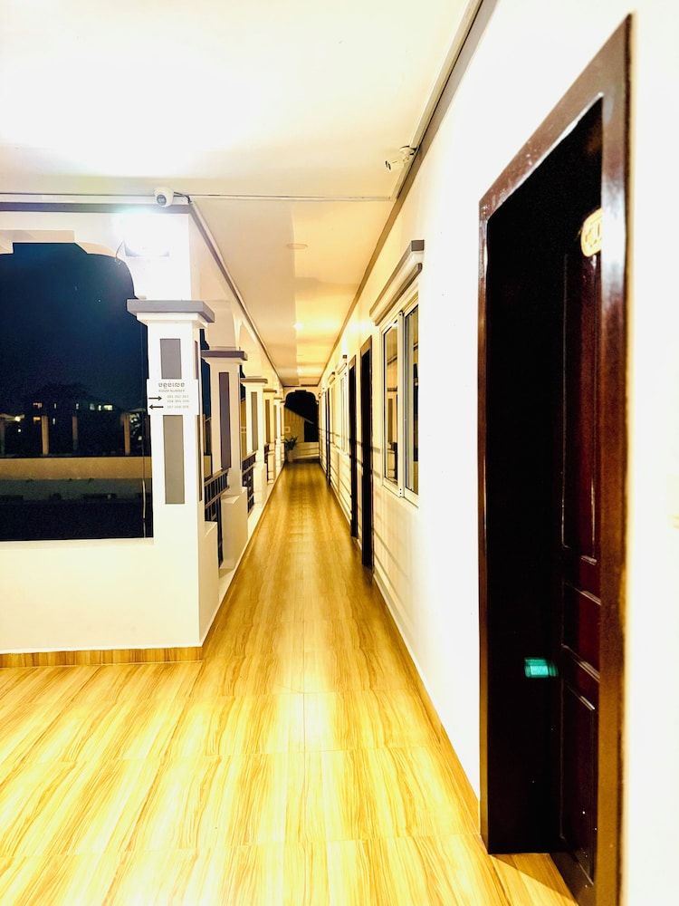 Golden Bakong Boutique Deluxe Double Room, 1 King Bed, Pool View 8