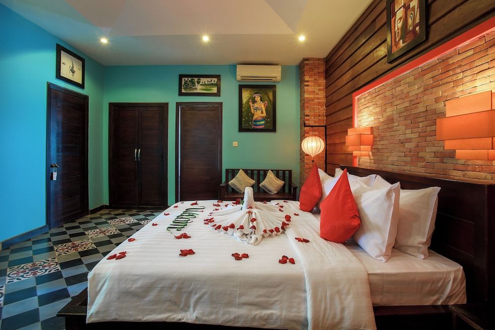 RESIDENCE 1960 Deluxe Double or Twin Room, Bathtub, City View 3