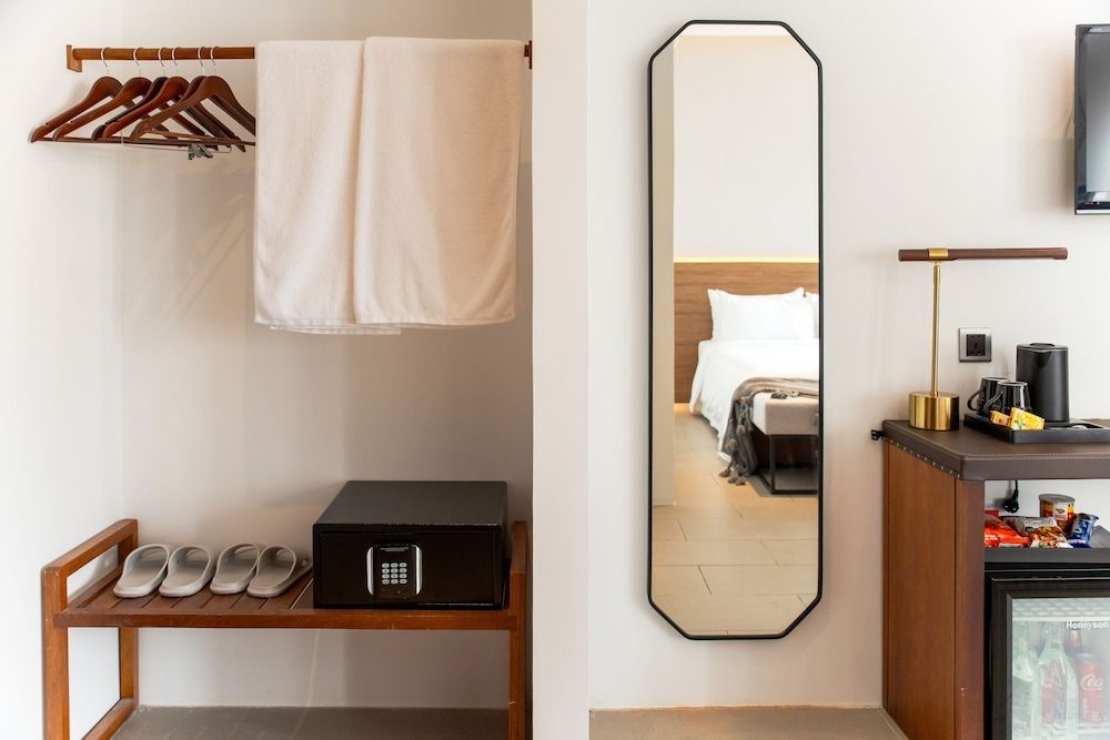 WH Hotel 310 Deluxe Double Room, City View 6