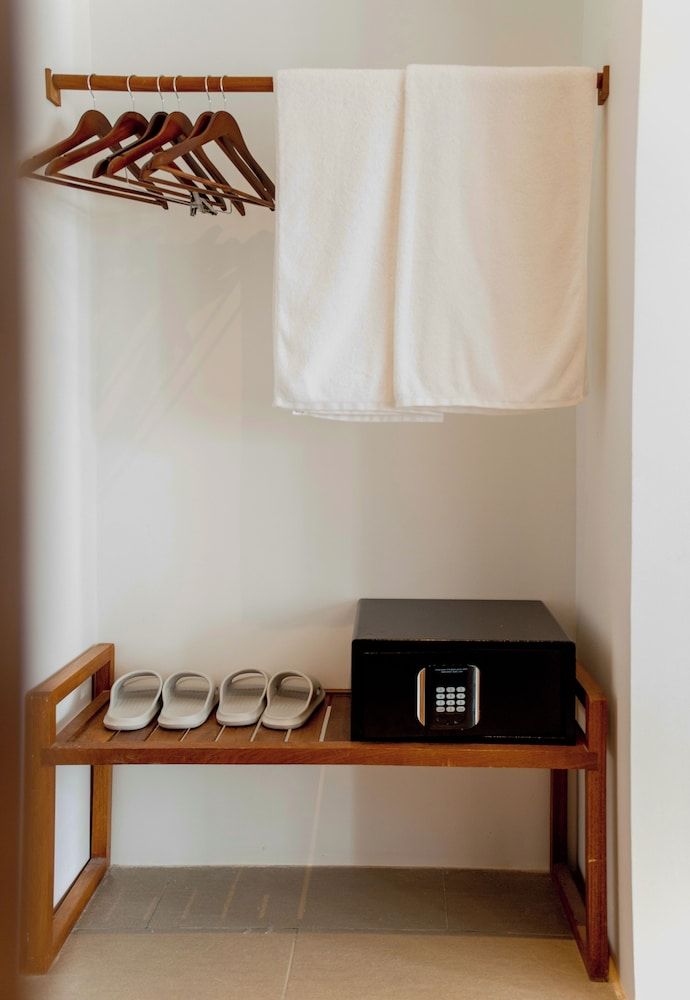 WH Hotel 310 Deluxe Double Room, City View 2