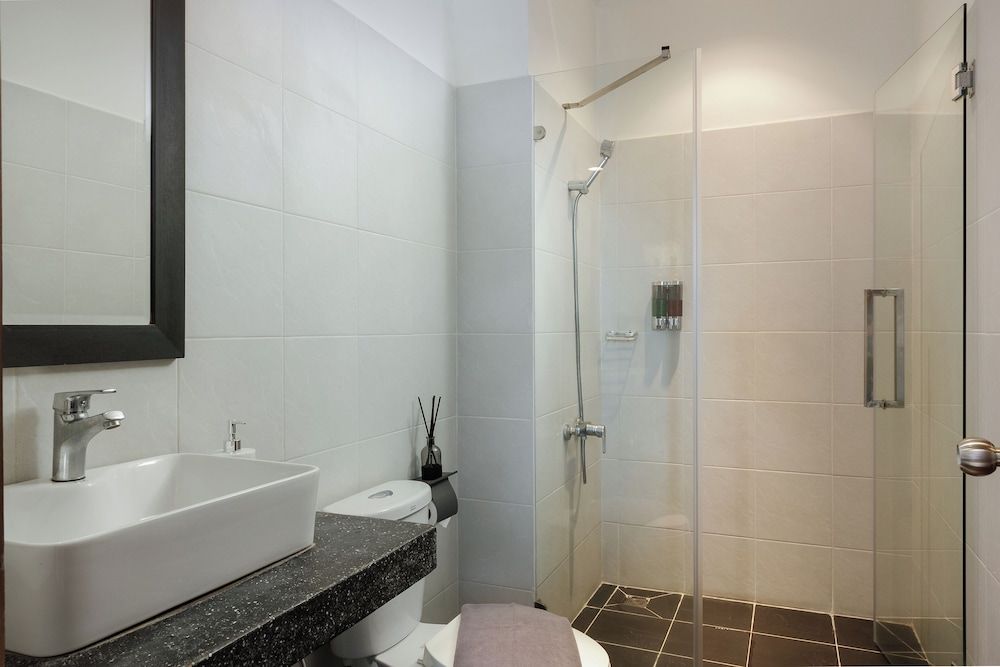 WH Hotel 310 Deluxe Double Room, City View 3