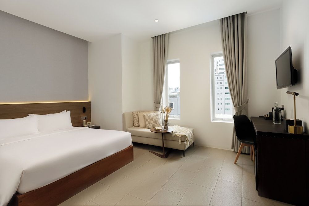 WH Hotel 310 Deluxe Double Room, City View 11