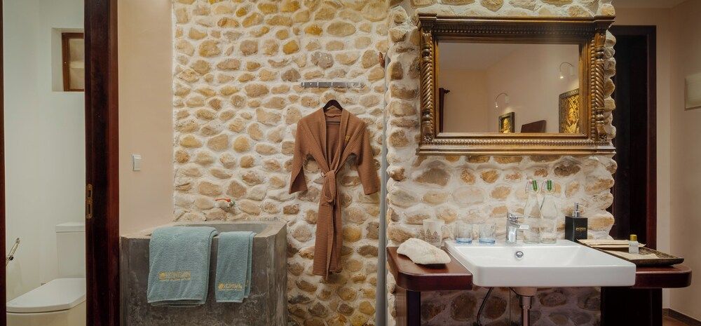 Komsan Kampot Resort KOMSAN SUPERIOR KING BALCONY 3