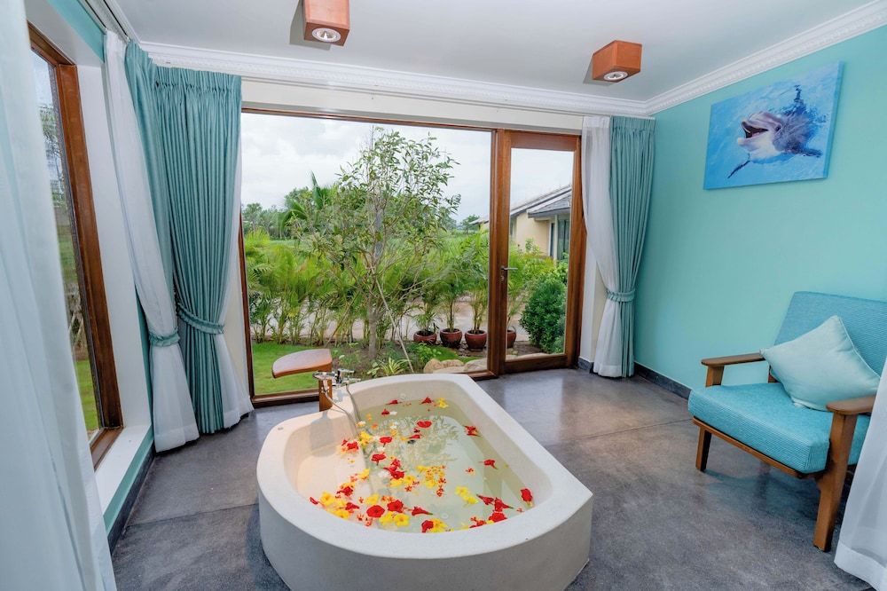 Komsan Kampot Resort JUNIOR SUITE TWIN 2