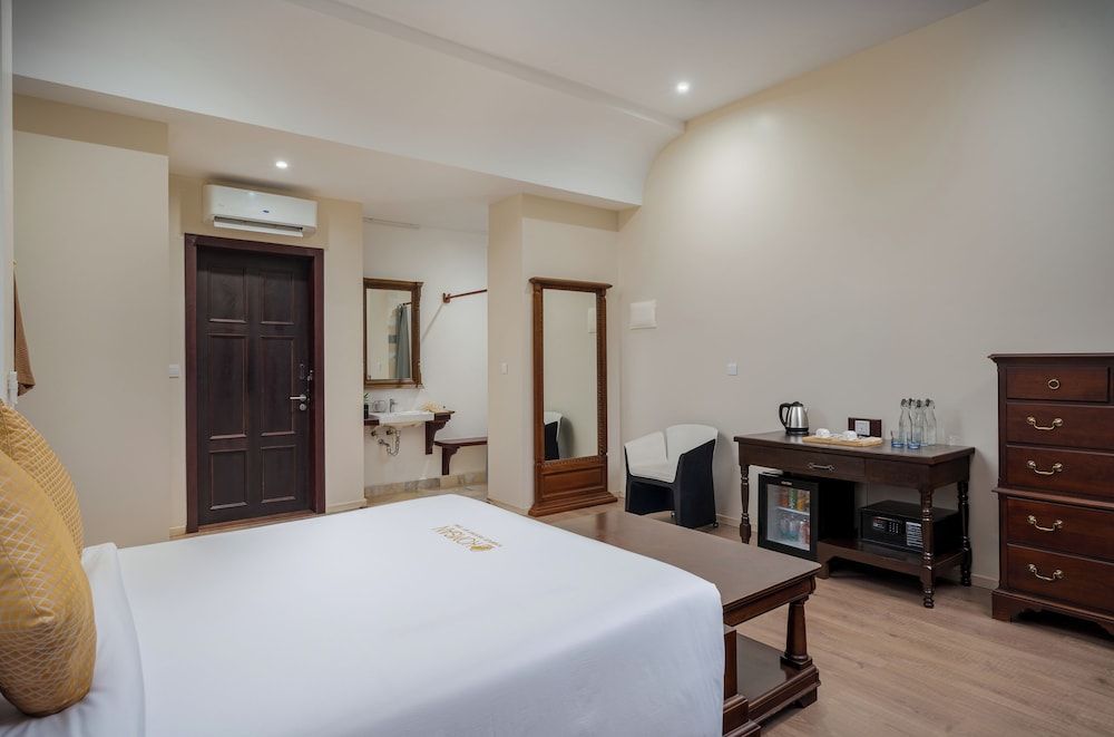 Komsan Kampot Resort KOMSAN SUPERIOR KING BALCONY 2