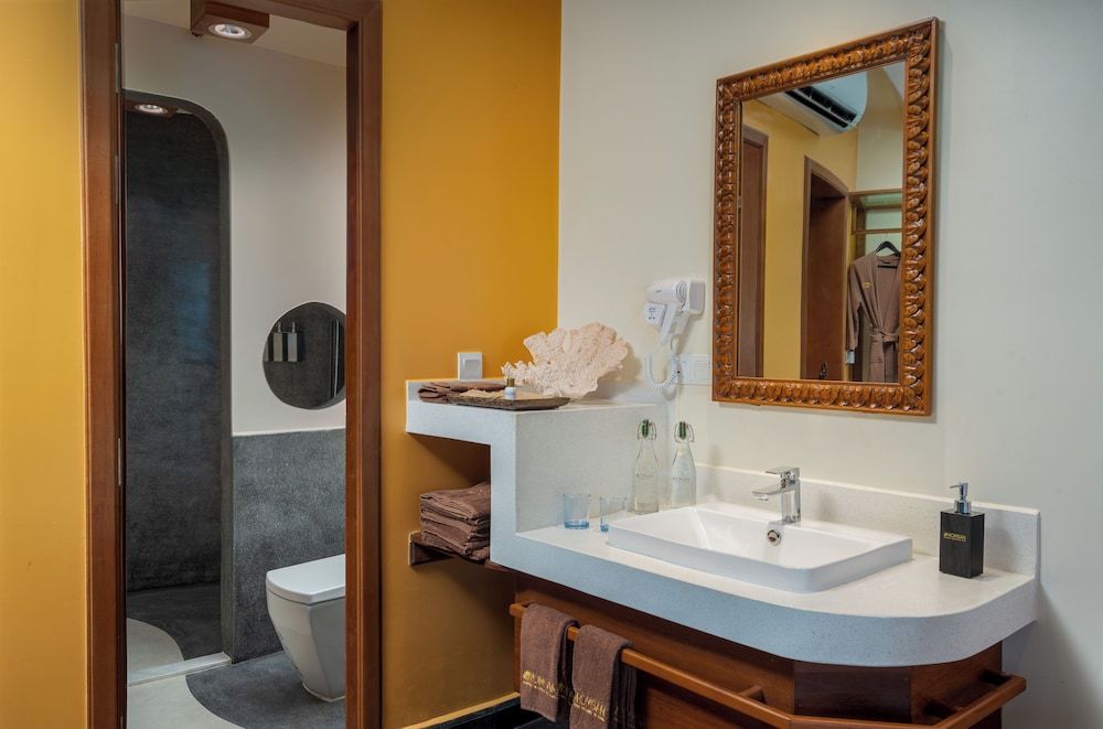 Komsan Kampot Resort JUNIOR SUITE TWIN 4