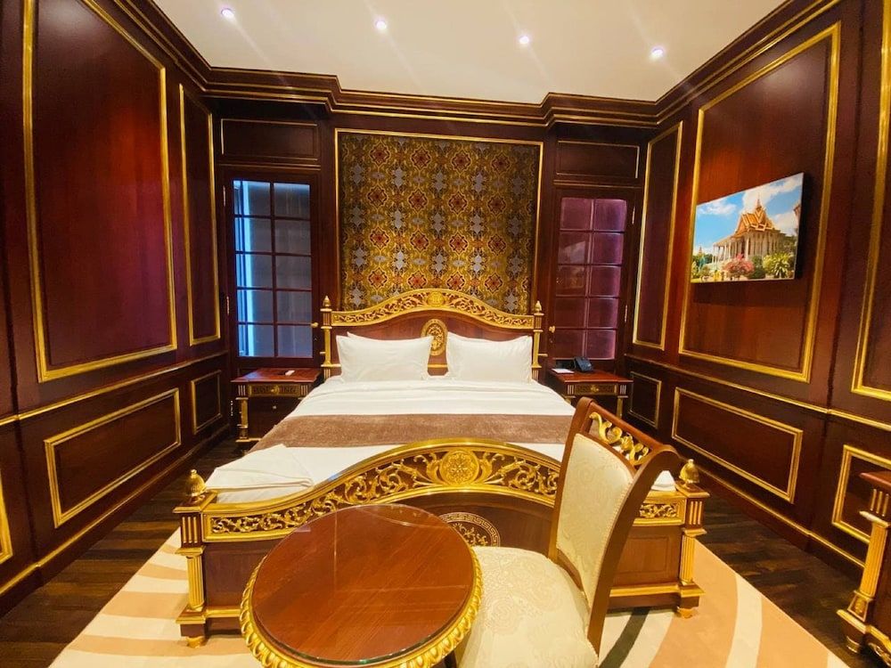 V V Hotel Battambang Royal Suite, City View 3