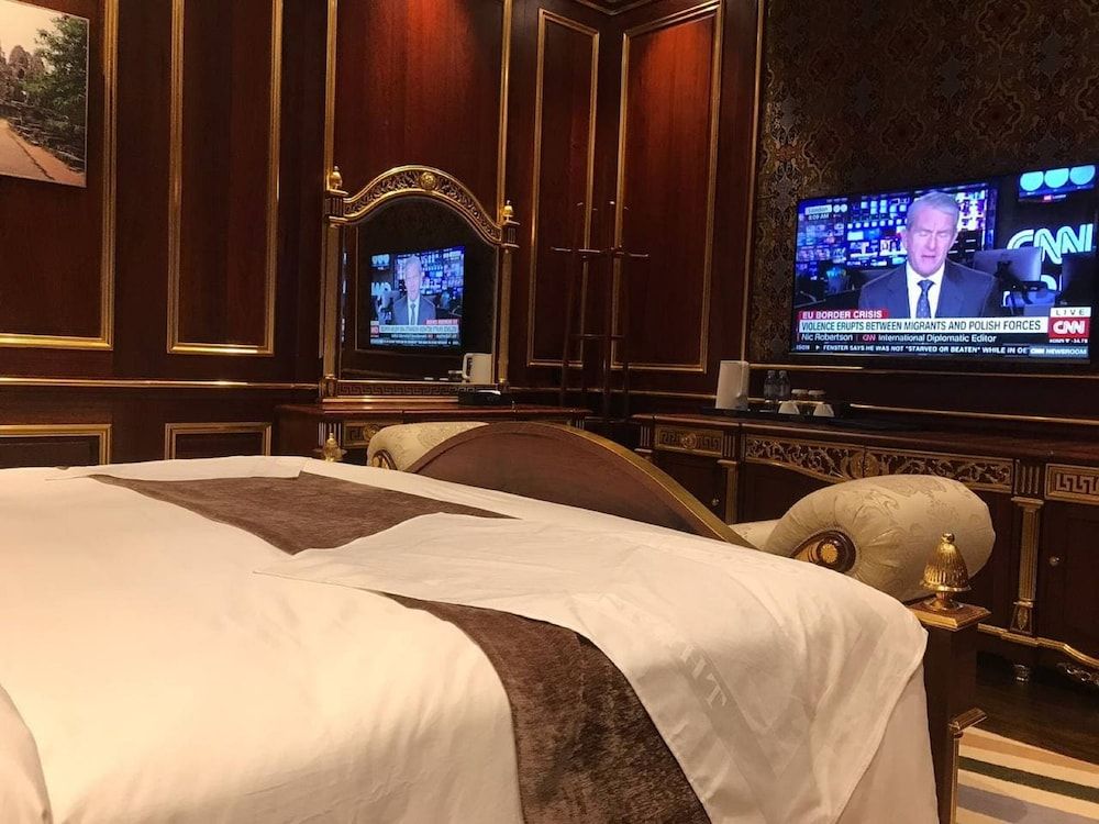 V V Hotel Battambang Royal Suite, City View 5