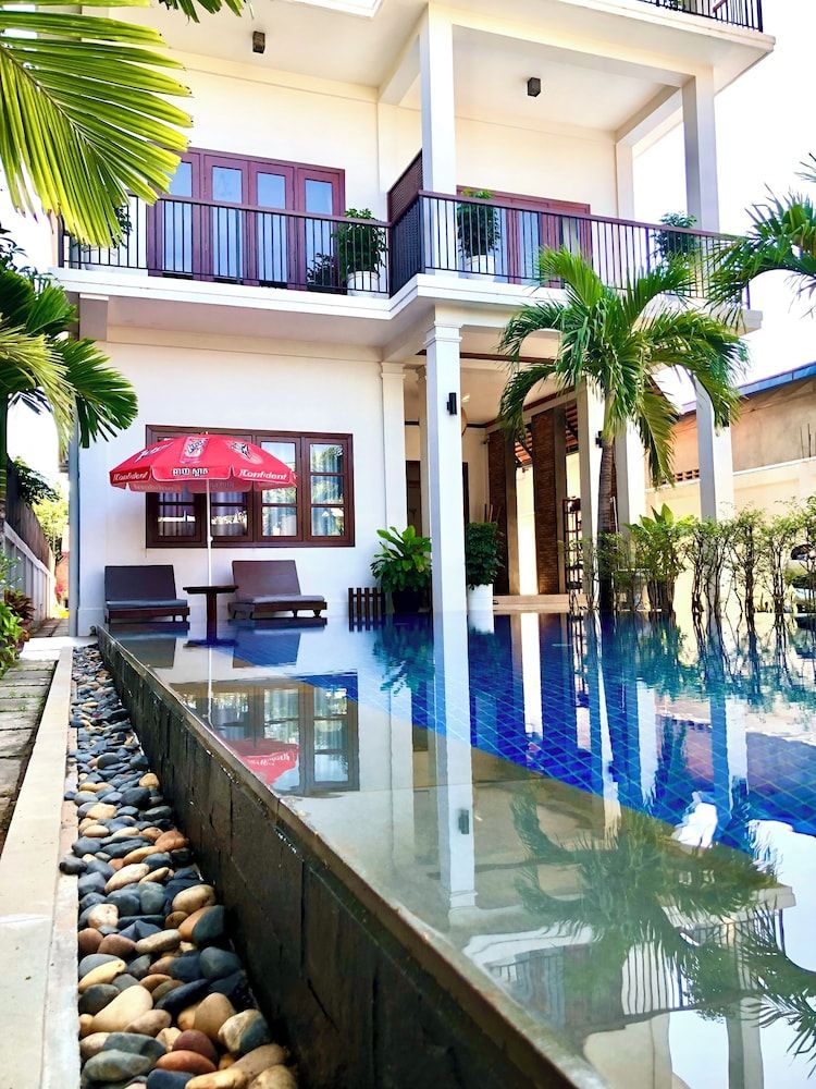 Lion King Boutique Hotel Deluxe Double Room, Balcony, Pool View 4