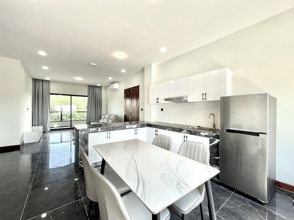 Panoramic Penthouse, City View