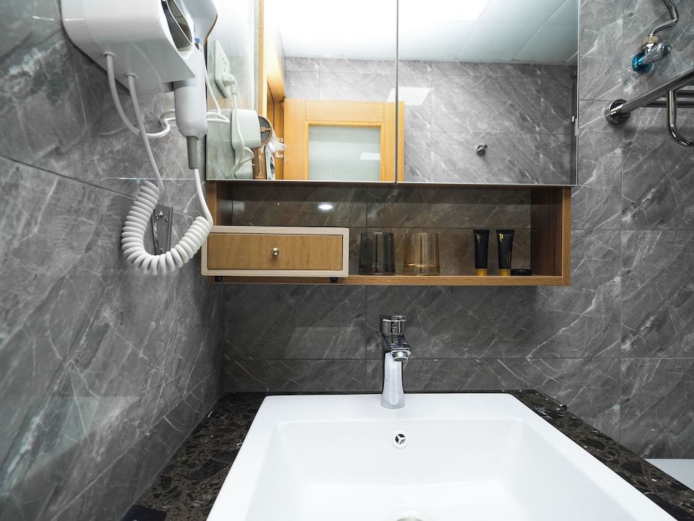 X One Hotel Superior Two Queen Balcony City View 4