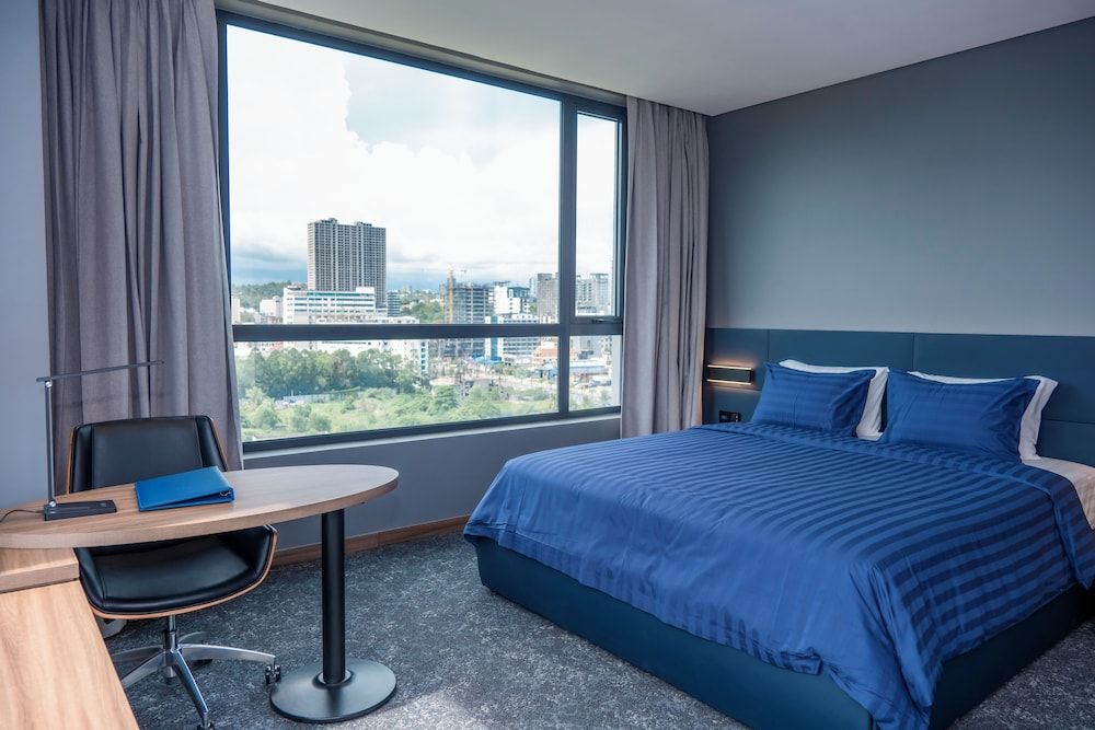 Suite, 1 Double Bed, Non Smoking, City View