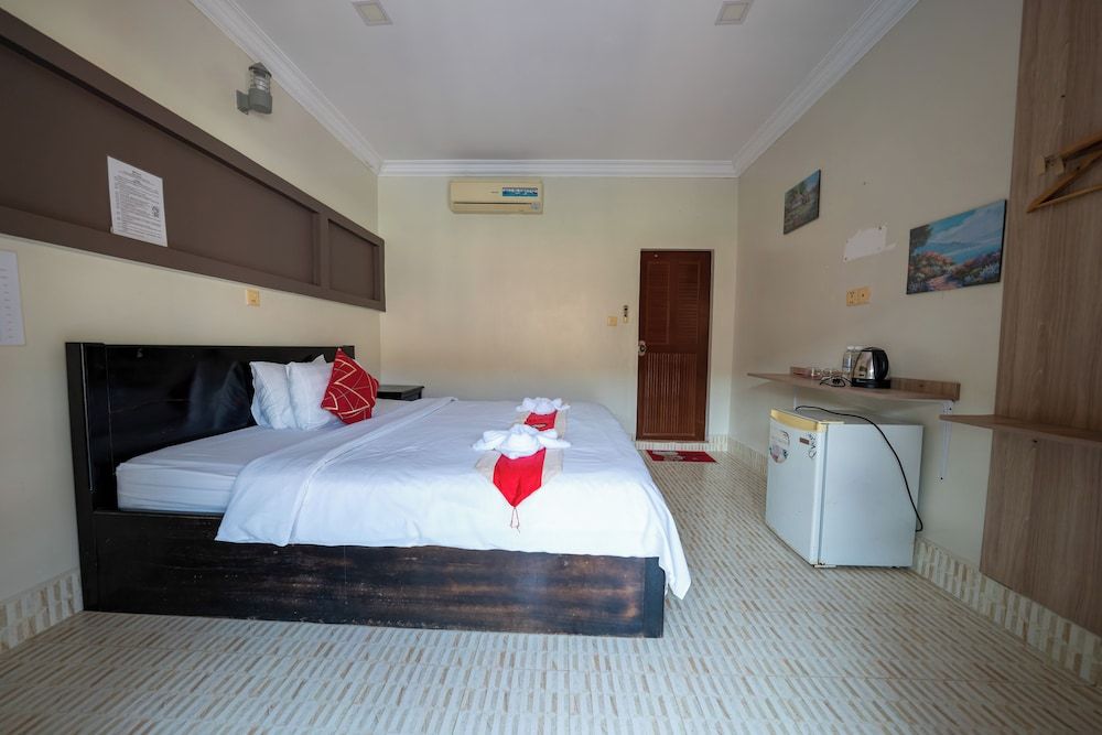 Hello Kampot Resort Standard Double Room, 1 King Bed, Pool View 7