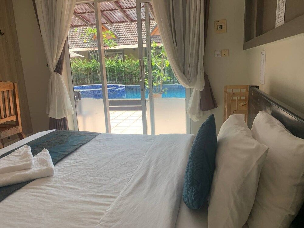 Hello Kampot Resort Standard Double Room, 1 King Bed, Pool View 12