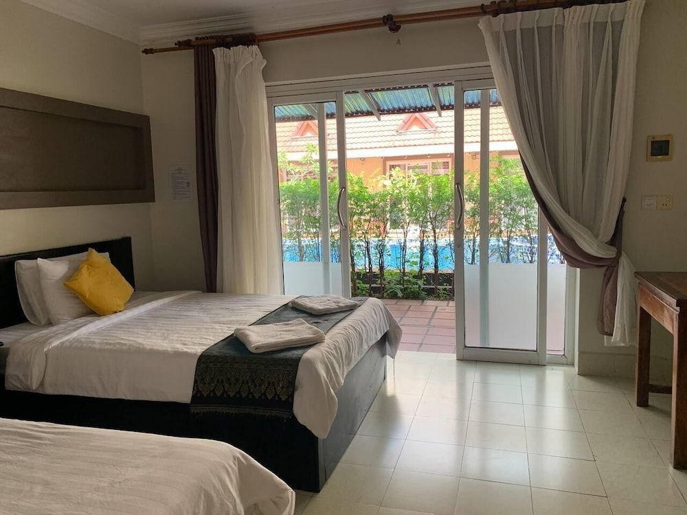 Hello Kampot Resort Standard Twin Room, 2 Double Beds, Pool View 9