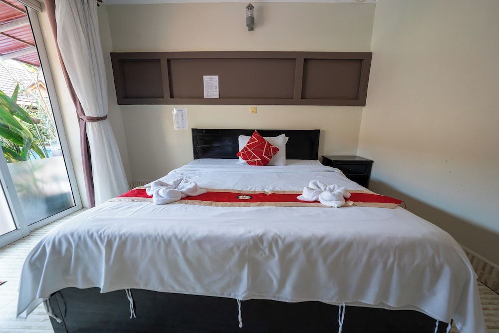 Hello Kampot Resort Standard Double Room, 1 King Bed, Pool View 8