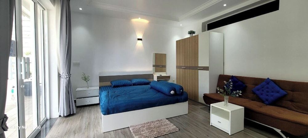 Basic Double Room, 1 King Bed, Garden View