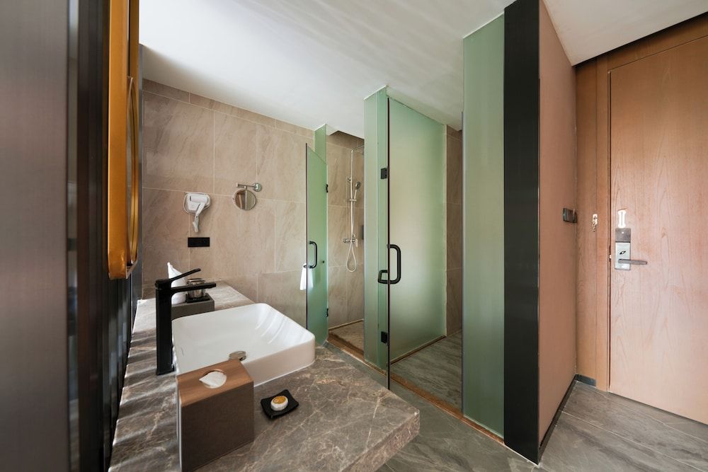 Donghu Resort Hotel Double Room, Pool View 7