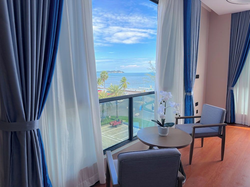 Donghu Resort Hotel Exclusive Room, 1 King Bed, Ocean View 2