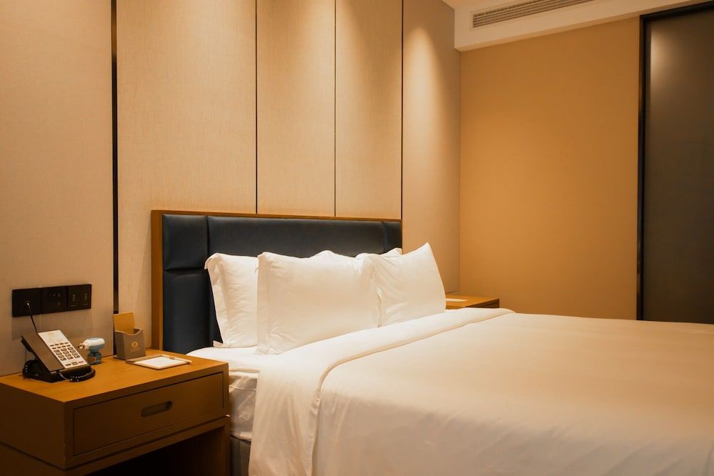 Donghu Resort Hotel Double Room, Pool View 4