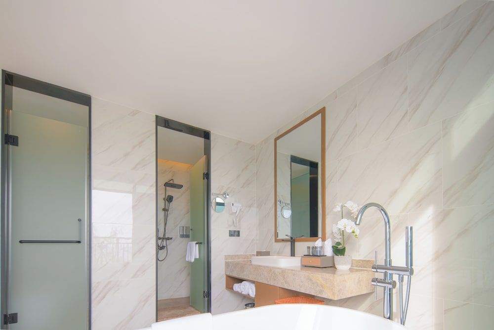 Donghu Resort Hotel Exclusive Room, 1 King Bed, Ocean View 8