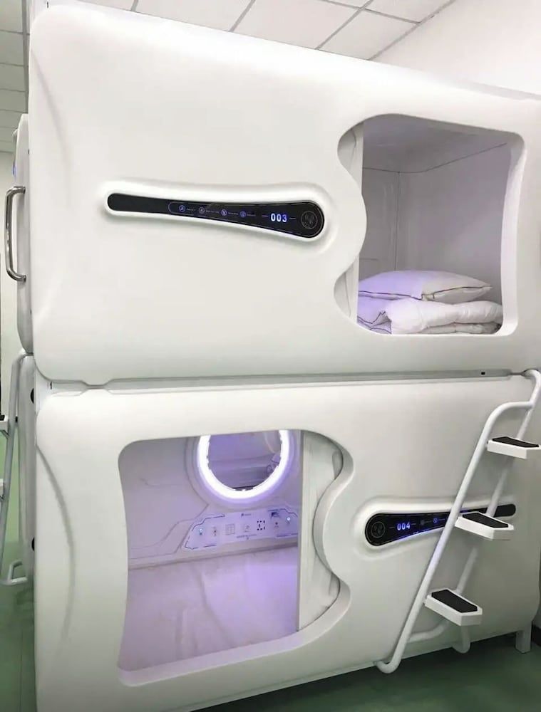Capsule Room