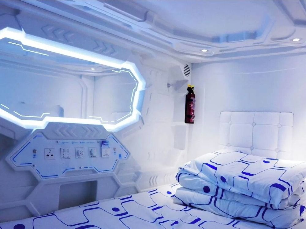 Capsule Room