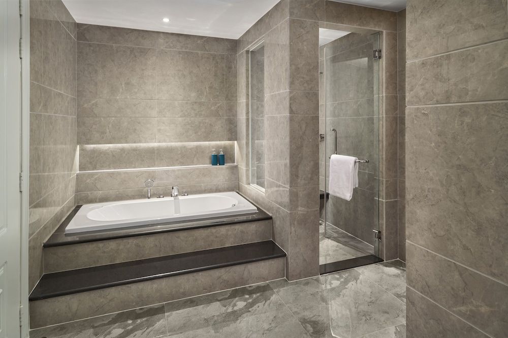 Wyndham Grand Phnom Penh Capital Deluxe Room, Multiple Beds, Non Smoking 6