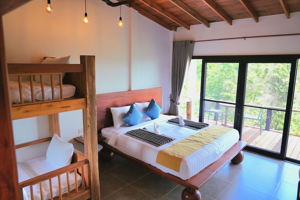 PIDA COFFEE FARM LODGE Family Room 5