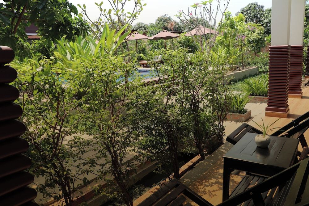 Villa Phum Khnar Deluxe Double Room, Balcony, Pool View 4