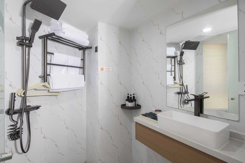 Amanda Hotel Comfort Double Room, 1 Queen Bed 10