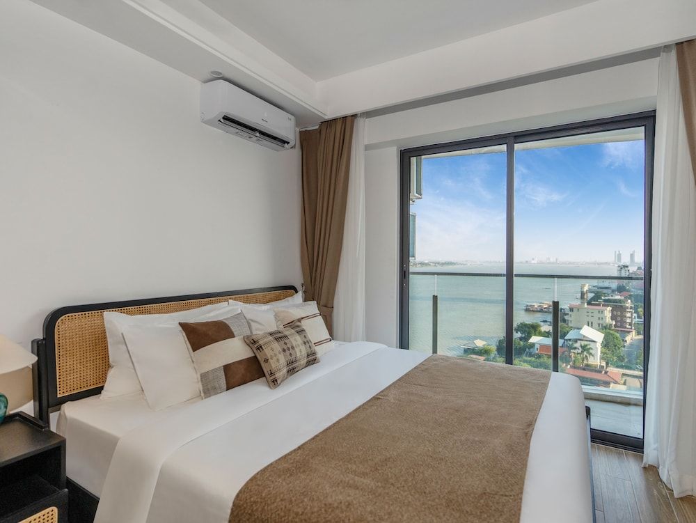Superior Studio Suite, Balcony, River View